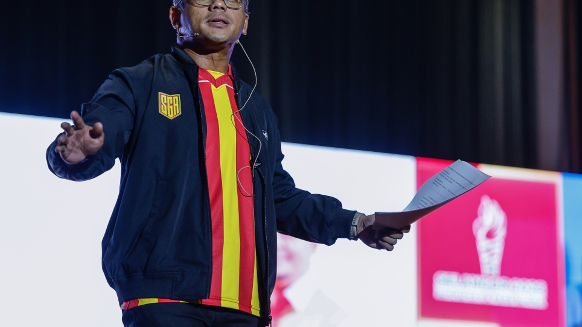 Selangor MB Amirudin Orders Action Against Illegal Settlements in Setia Alam