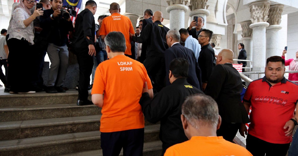 Ex-Tabung Haji Chief and Former Treasury Official Appear for Remand Hearing in Putrajaya
