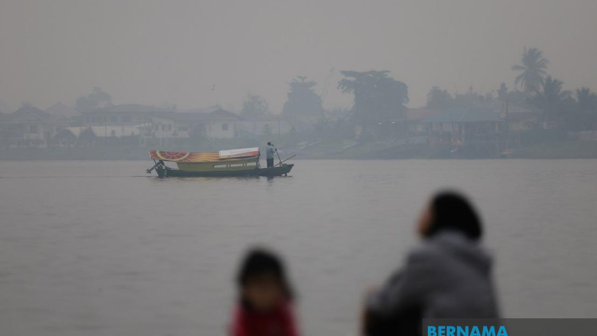 Malaysia Deploys Cloud Seeding in Haze-Hit Areas as Water Levels Fall and Air Quality Plummets