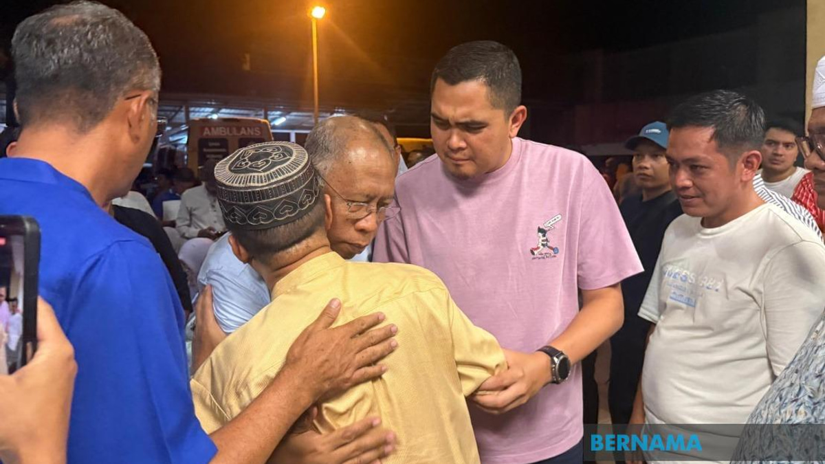 Prominent UMNO Youth Leader Mohd Radzi Rahimi Killed in Tree Collapse Tragedy