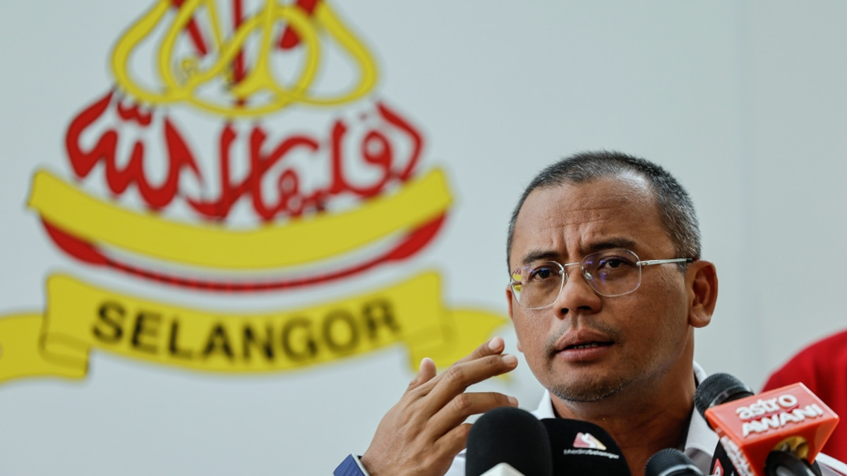 Selangor's Top Official Warns of Community Protection Networks Hampering Rohingya Enforcement