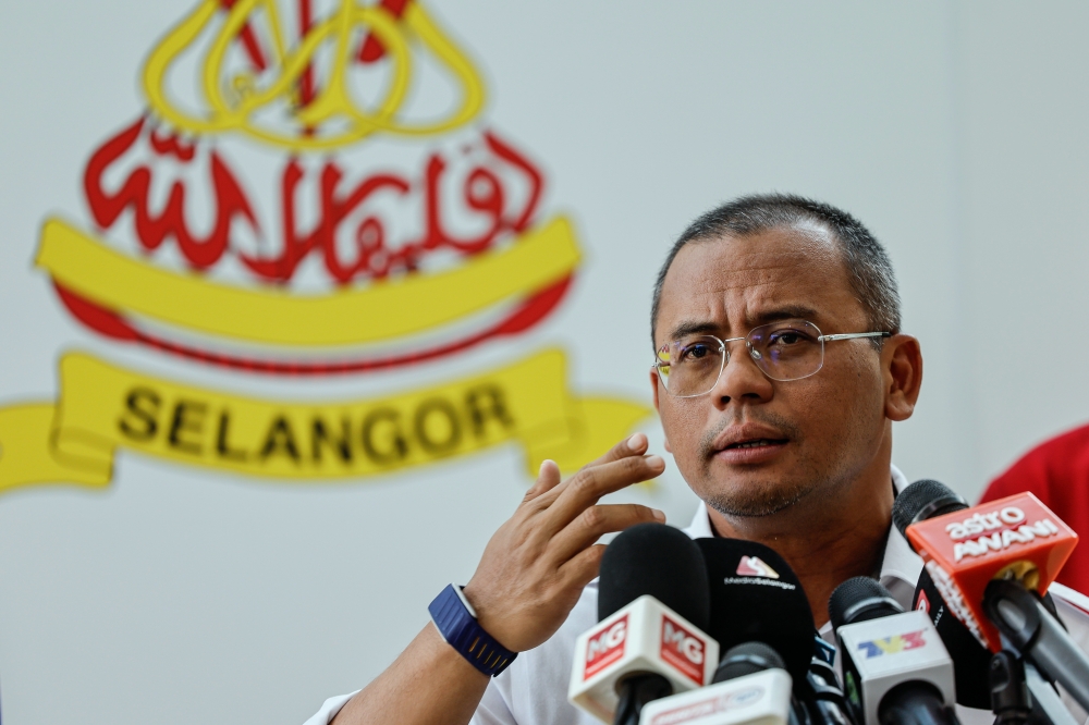 Selangor's Top Official Warns of Community Protection Networks Hampering Rohingya Enforcement