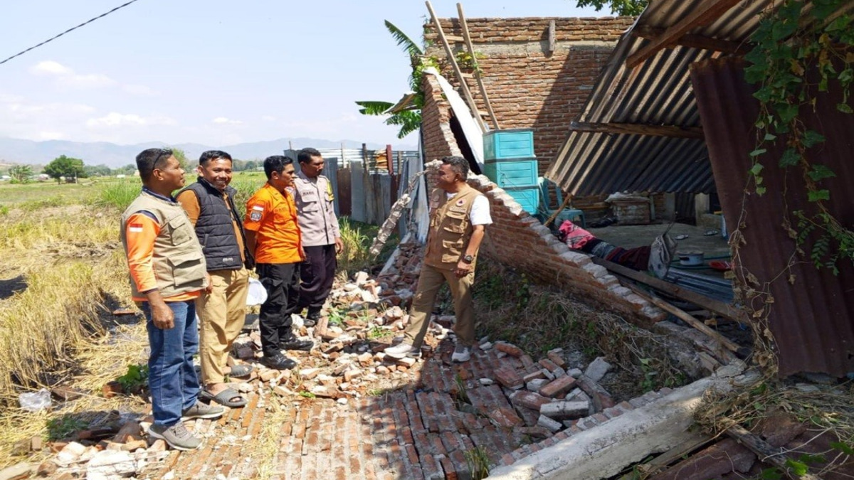 Death Toll Reaches 38 As Indonesia's Flores Earthquake Rescue Operations Continue