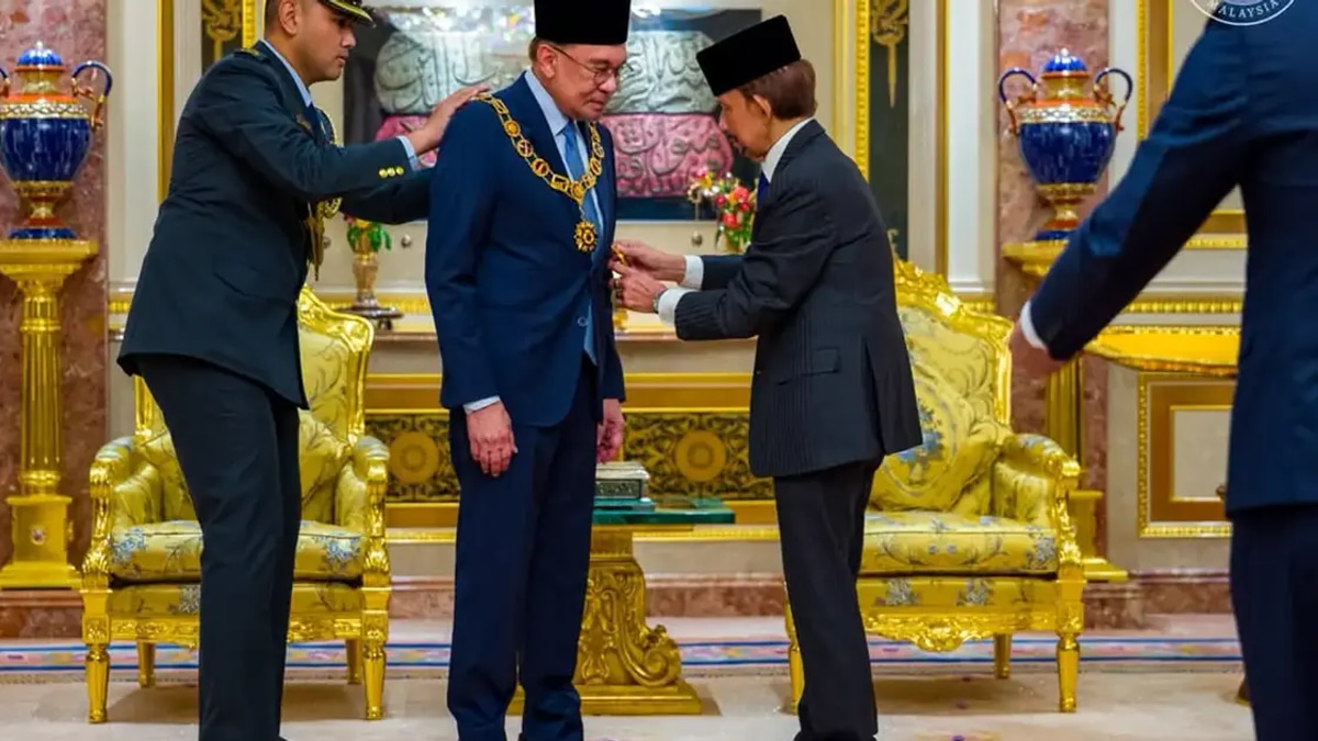 Anwar Ibrahim Receives High Royal Honour from Brunei's Sultan Hassanal Bolkiah