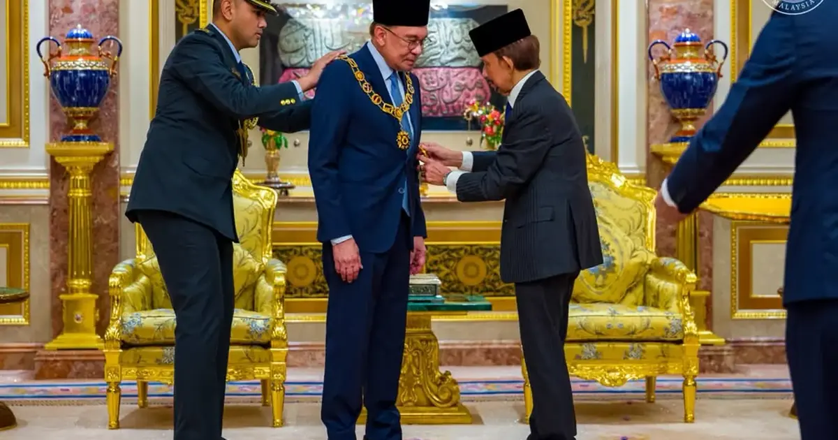 Anwar Ibrahim Receives High Royal Honour from Brunei's Sultan Hassanal Bolkiah