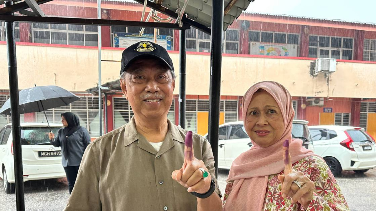 Muhyiddin Targets Over 70 Percent Voter Turnout in Johor Election Despite Wet Weather