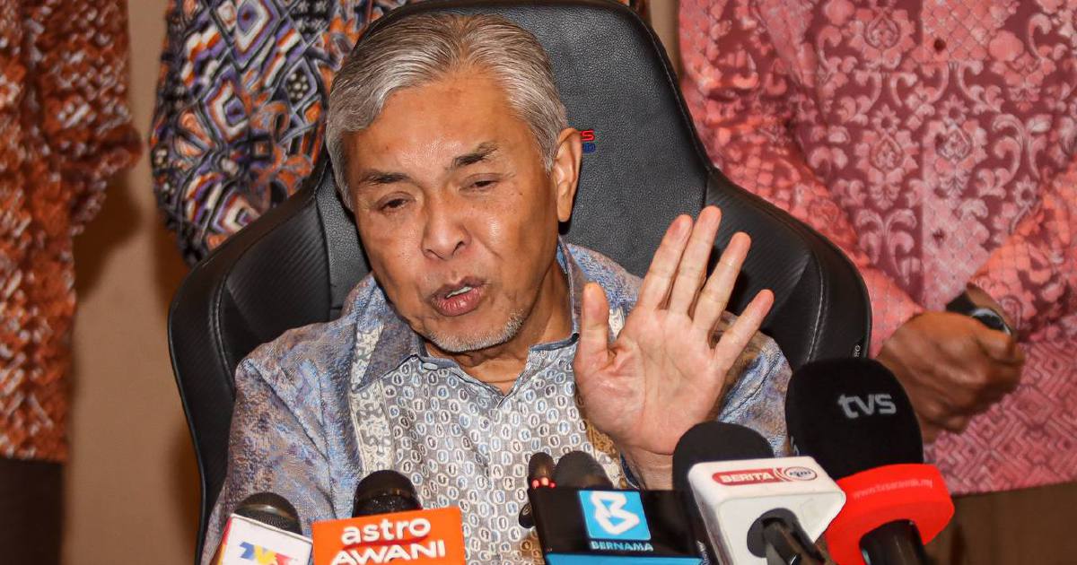 Zahid Reaffirms Barisan Nasional's Commitment to Unity Government, Denies Coup Speculation