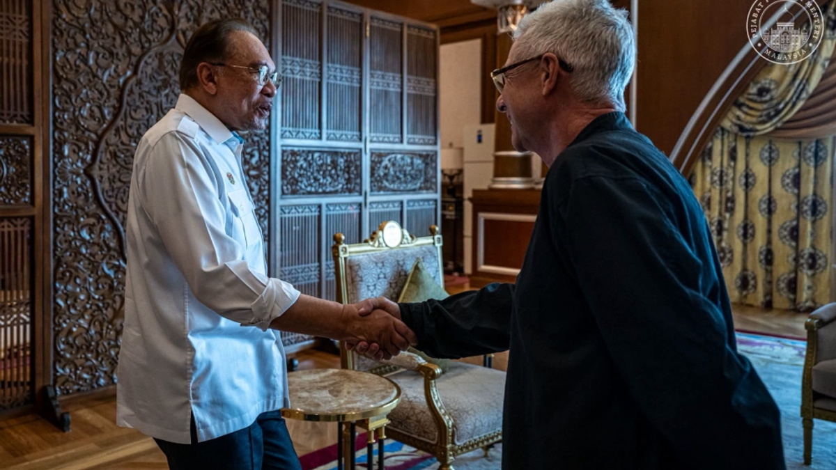 Anwar Ibrahim Meets Singapore Grand Prix Chief to Advance Malaysia's Formula 1 Return