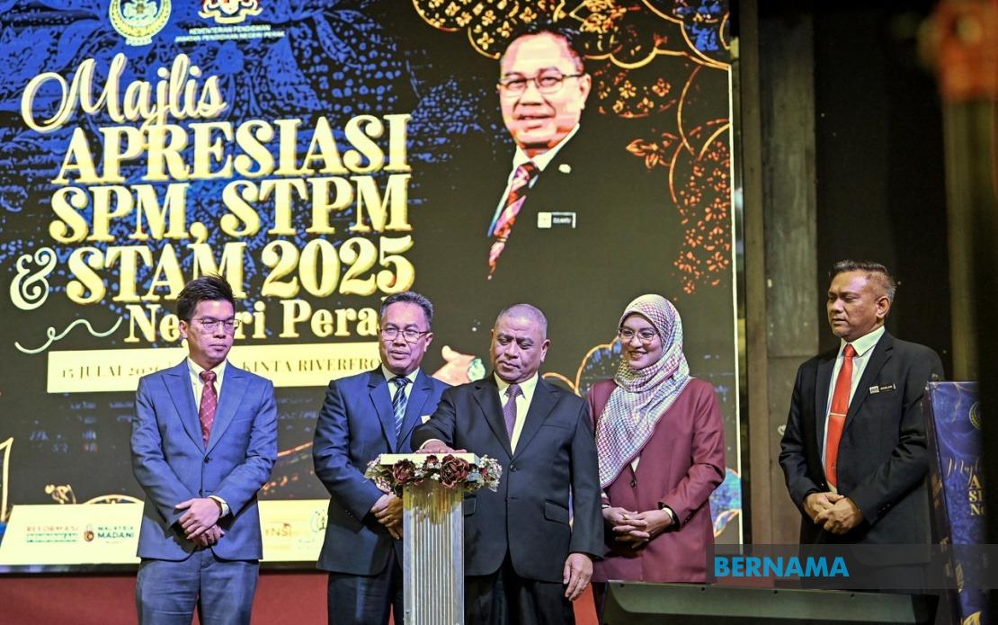Perak's Menteri Besar Scholarship Eases Financial Strain on Students and Families