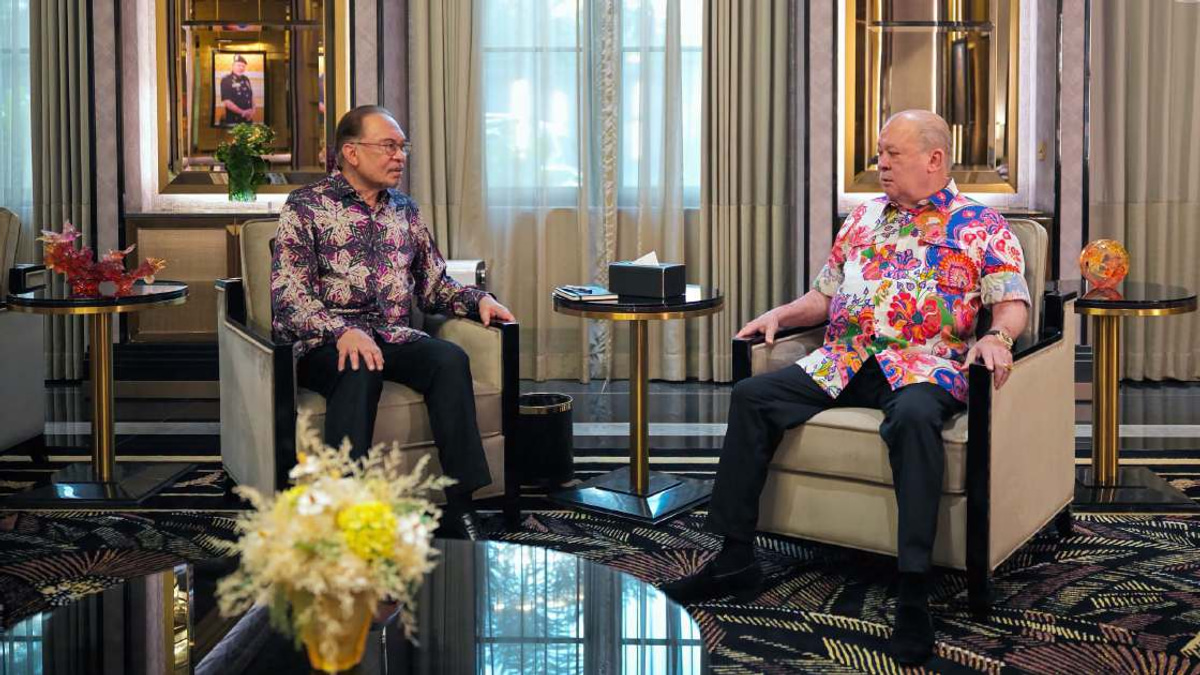 King Holds Pre-Merdeka Audience with PM Anwar