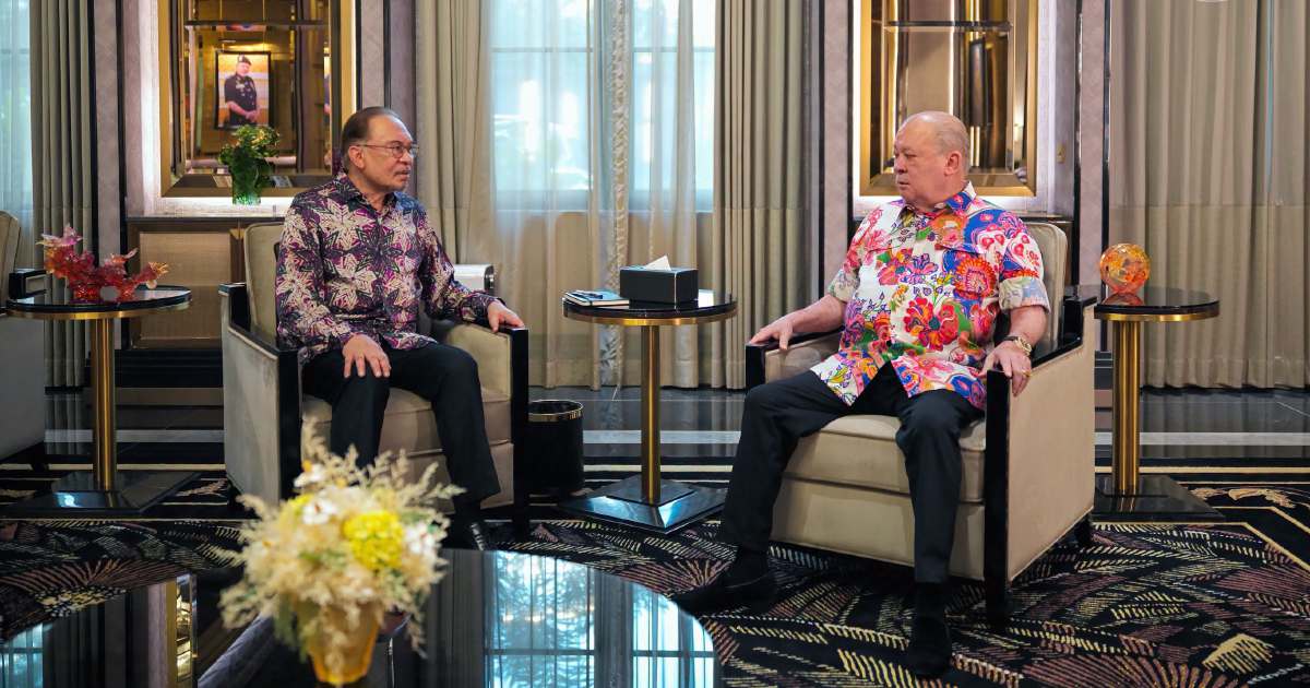 King Holds Pre-Merdeka Audience with PM Anwar