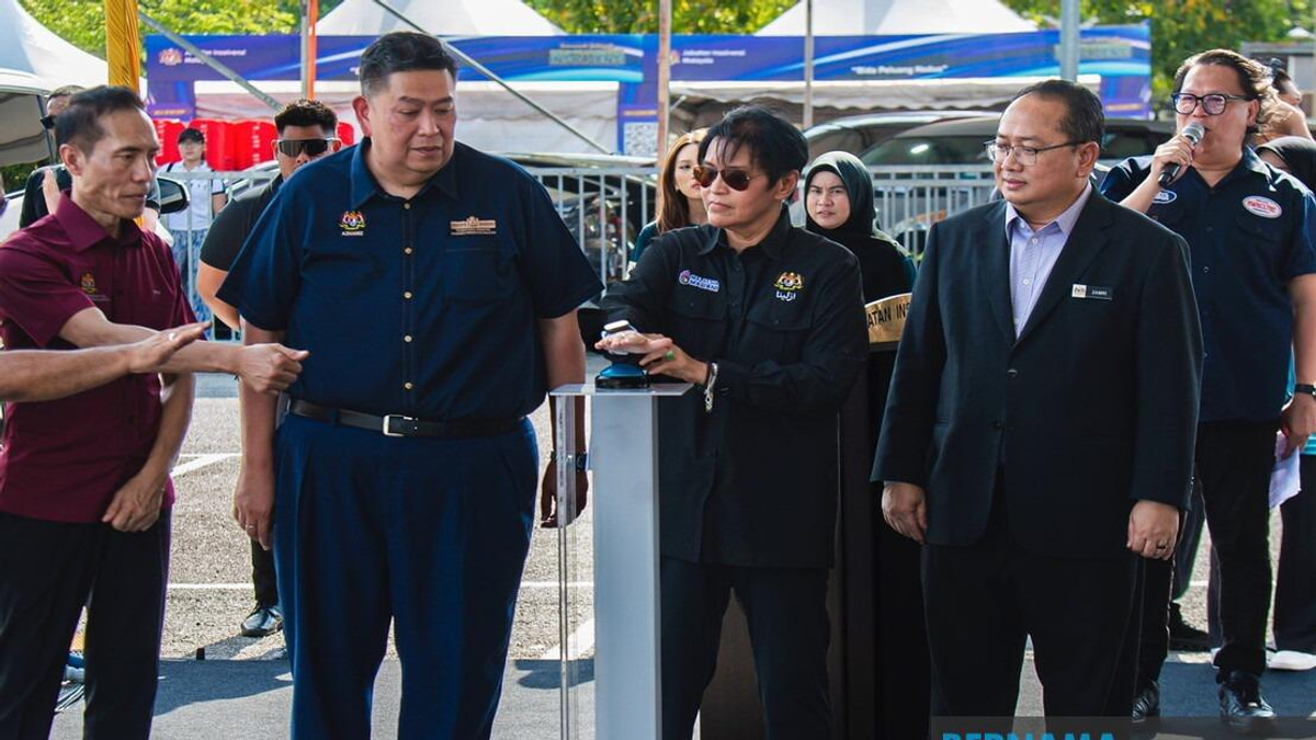 Azalina Urges Johor Voters to Support BN for Continued Administrative Stability