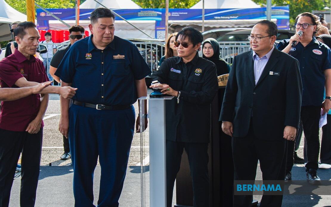Azalina Urges Johor Voters to Support BN for Continued Administrative Stability