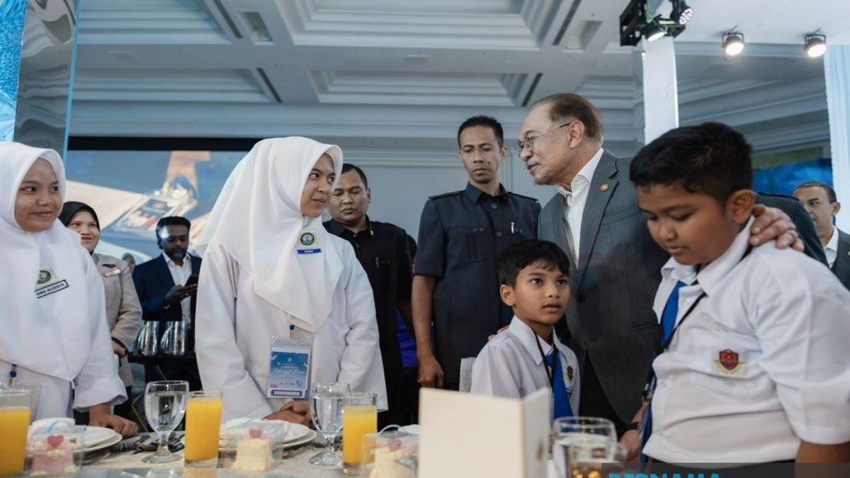 PM Anwar Urges Parents and Teachers to Raise Morally Grounded Children, Condemns School Bullying