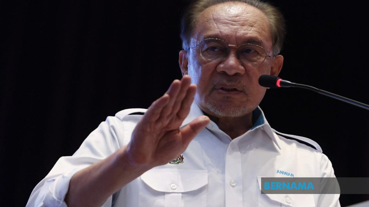 Malaysia's Civil Service Drives 8-Position Jump In Global Competitiveness Rankings, PM Anwar Says