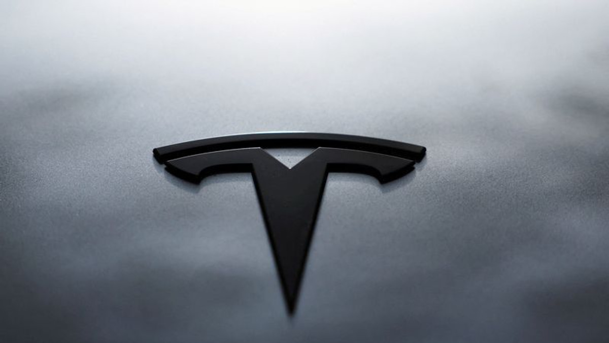 US Safety Agency Rejects Tesla Bid to Escape Recall on Faulty Headlights