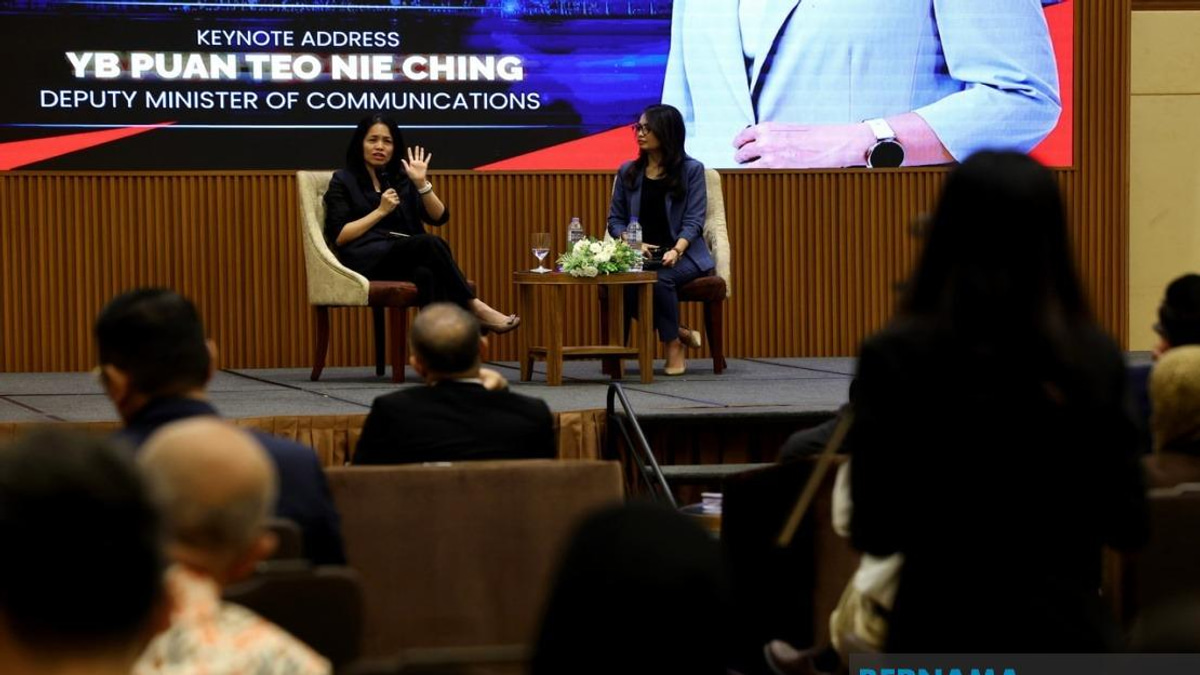 Civil Servants Must Avoid Inappropriate Language and Sensitive Topics, Says Teo