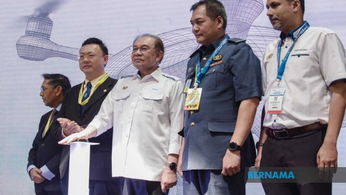 Malaysia Must Accelerate Drone Technology Development to Strengthen Economic Position, Says PM Anwar