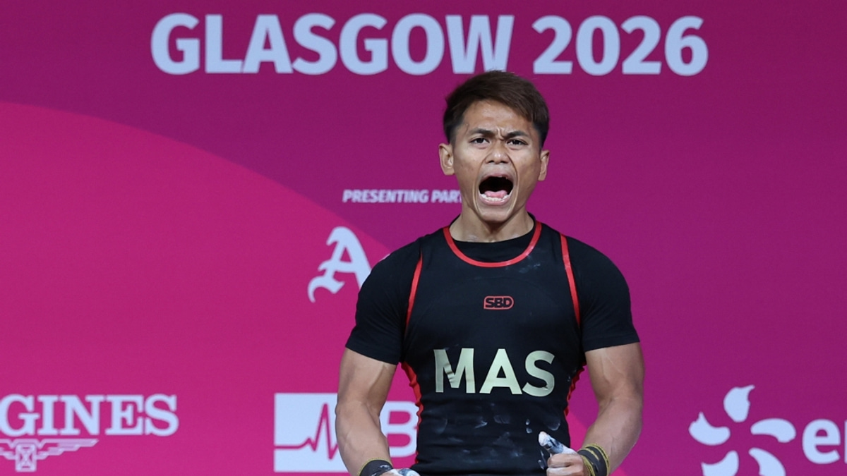 Anwar Hails Historic Gold as Malaysia's Weightlifting Breakthrough