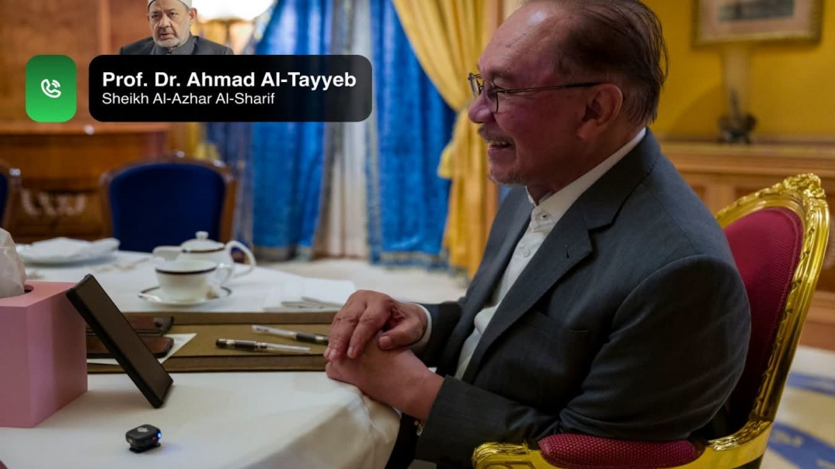 Anwar Discusses Islamic Scholarship and Dakwah With Al-Azhar's Grand Imam
