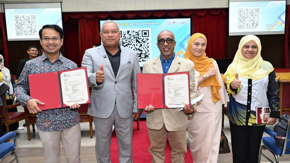 Veteran Actor Sabri Yunus and TV Presenter Fedtri Yahya Pursue Master's Degrees at UPSI via Alternative Pathway