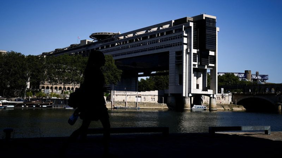 French tax agency hit by major data breach affecting hundreds of thousands of taxpayers