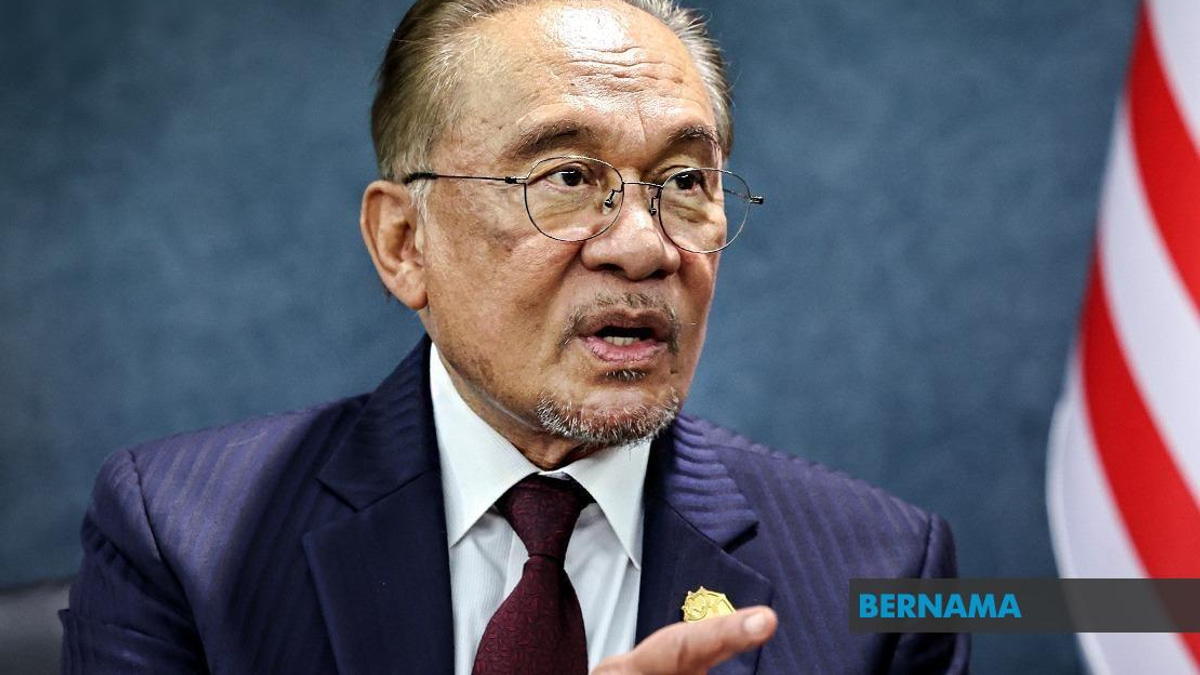 PM Anwar Addresses ASEAN-Russia Business Forum in Kazan