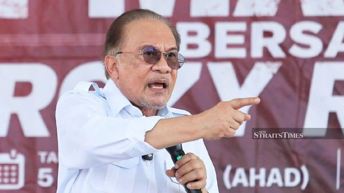 Anwar Calls Emergency Meeting with Felda Leadership Over Settlers' Grievances
