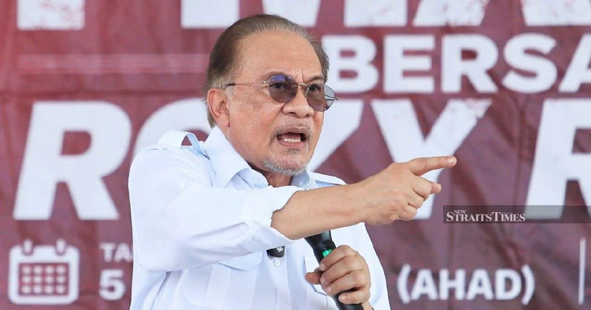 Anwar Calls Emergency Meeting with Felda Leadership Over Settlers' Grievances