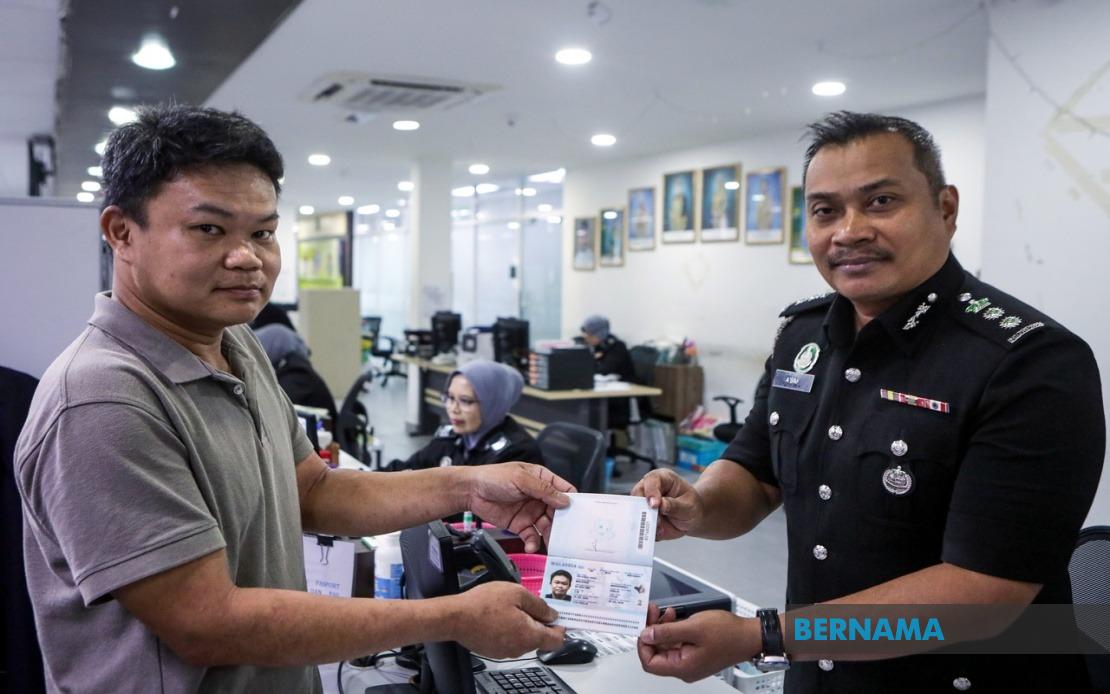 Perlis Immigration Office Launches New Malaysian International Passport with Enhanced Security