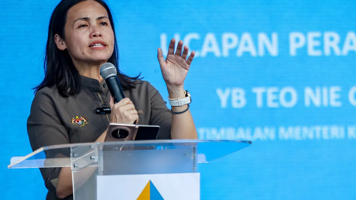 DAP Leader Teo Faces Coordinated Social Media Campaign Linking Her to Gang Activity