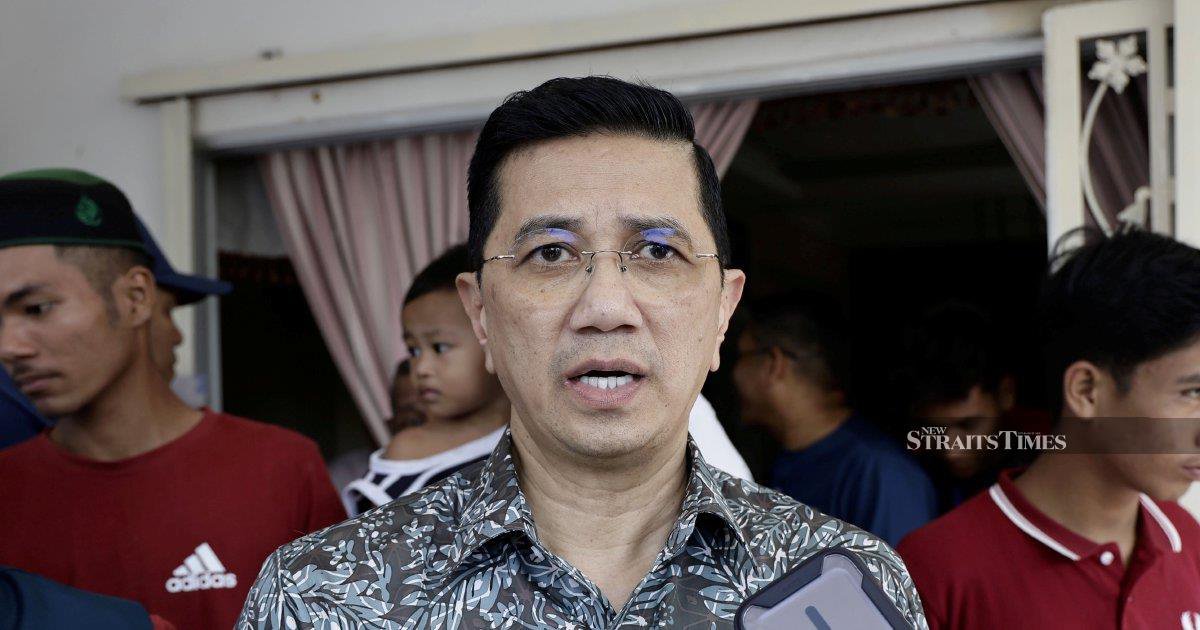 Anwar Dismisses Azmin Ali's Refusal to Rejoin PKR, Questions His Political Standing