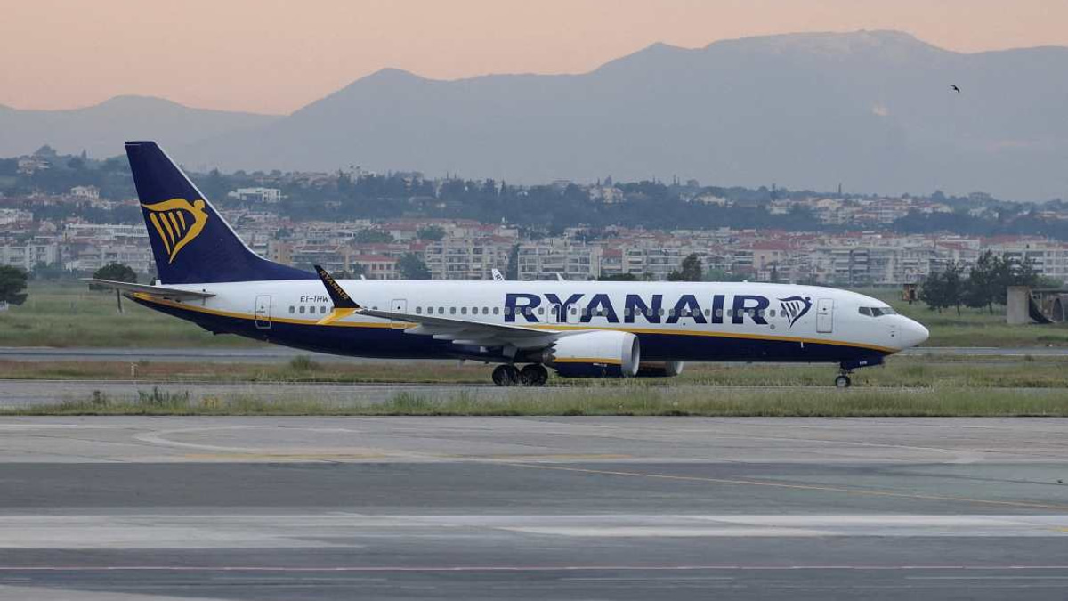 Engine Debris Pierced Ryanair Window, Nearly Sucked Passenger Out During Flight