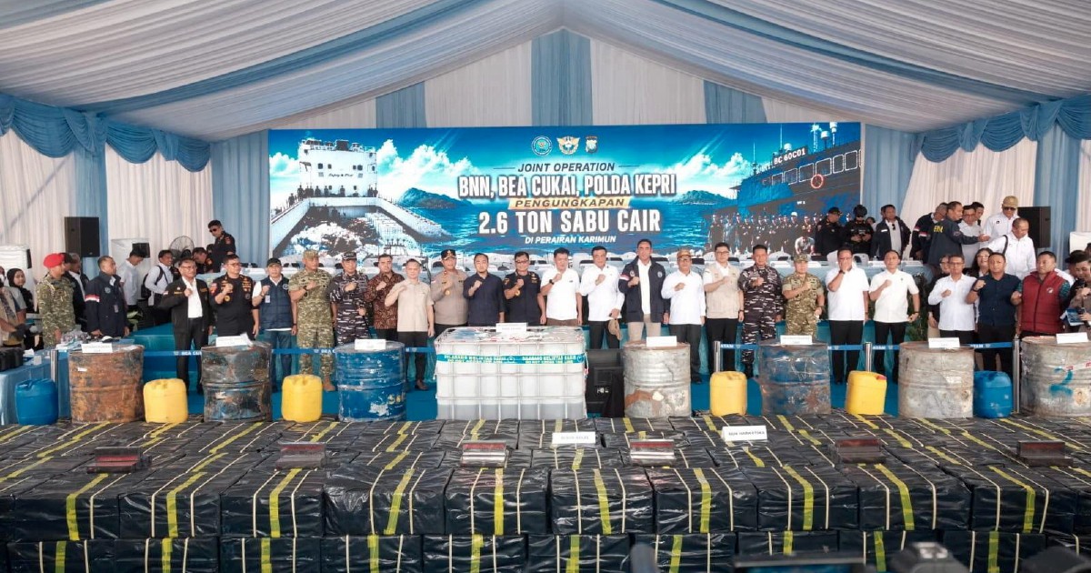 Indonesia Arrests 10 Myanmar Nationals in Record 2.6-Tonne Liquid Methamphetamine Seizure