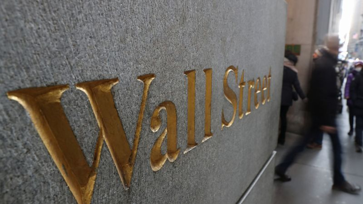 Wall Street Hits Record Highs as Iran Tensions Ease, Oil Prices Fall