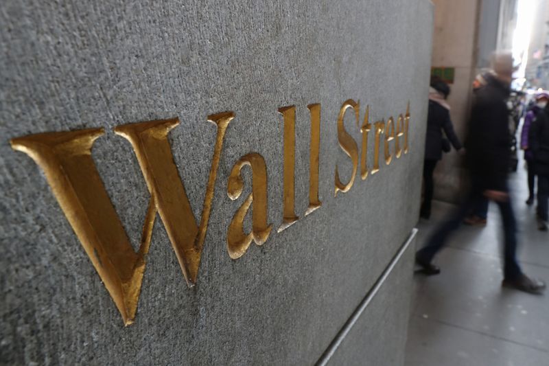 Wall Street Hits Record Highs as Iran Tensions Ease, Oil Prices Fall
