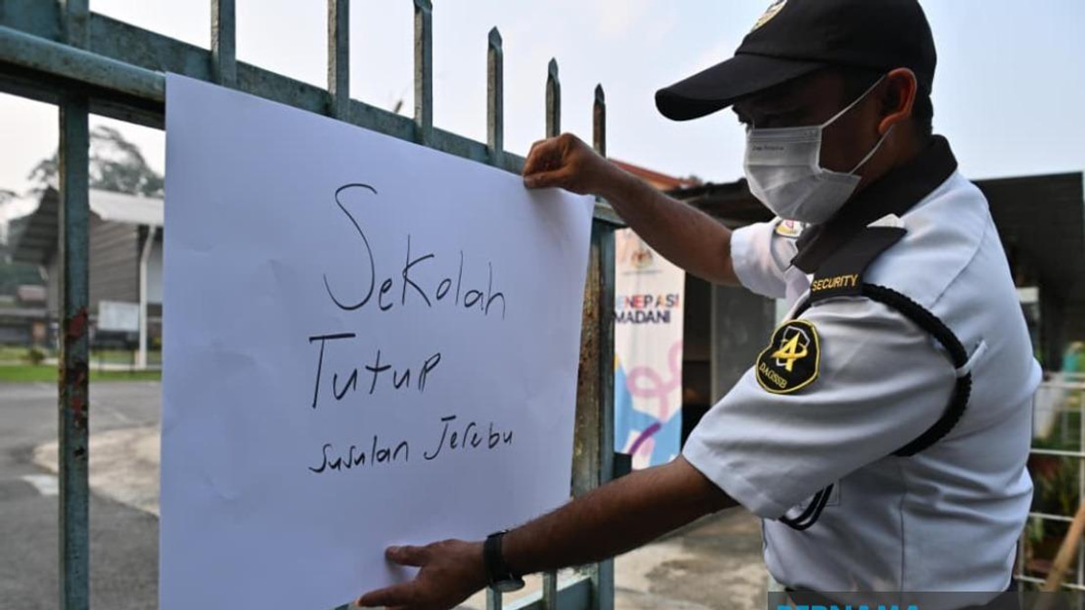Haze Crisis Forces Closure of 108 Schools in Serian as Air Quality Plummets