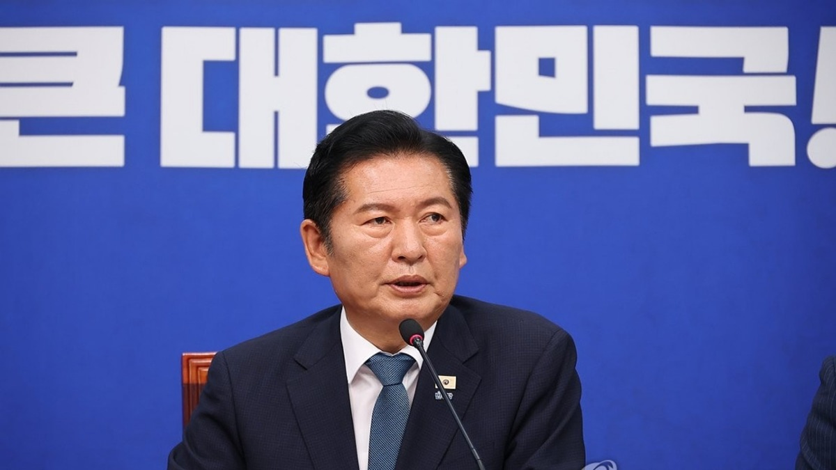 South Korea's Ruling Party Chairman Jung Resigns, Aims for Re-election Bid