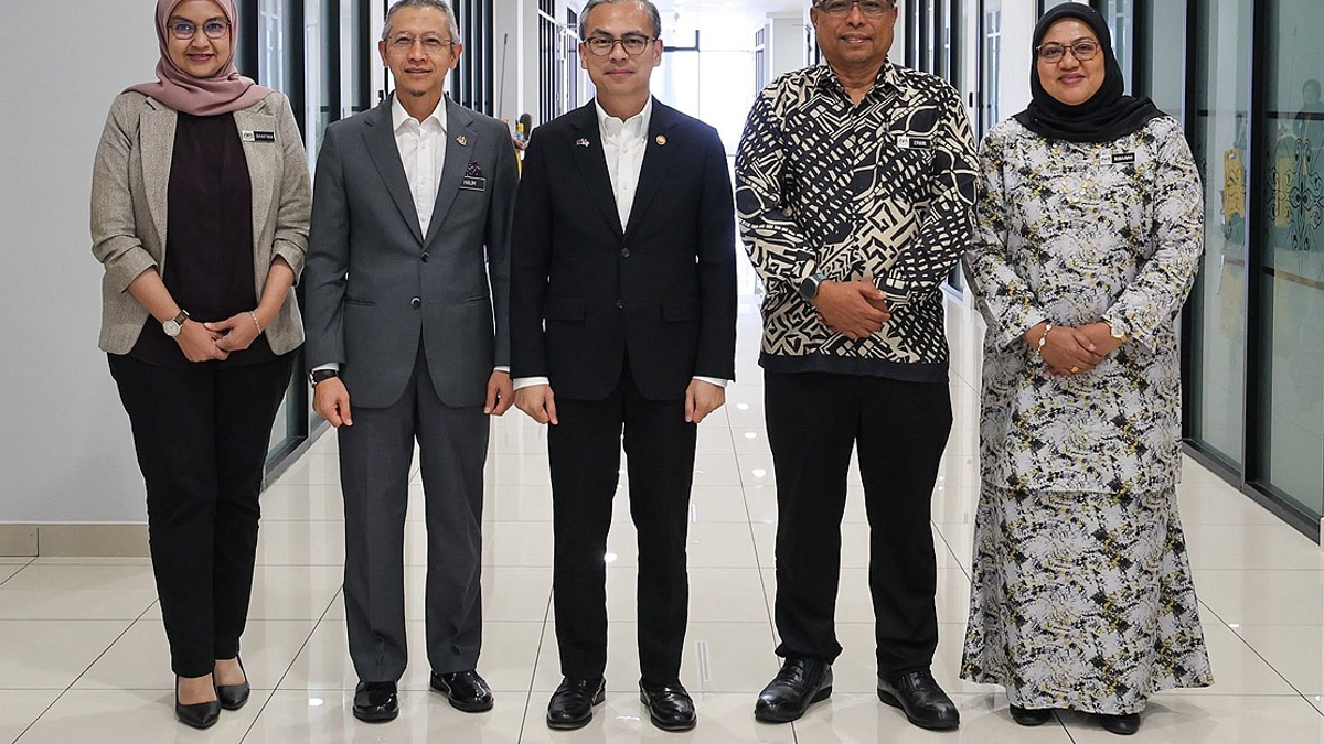 Fahmi Congratulates New JaPen Director-General and Deputy Director-General