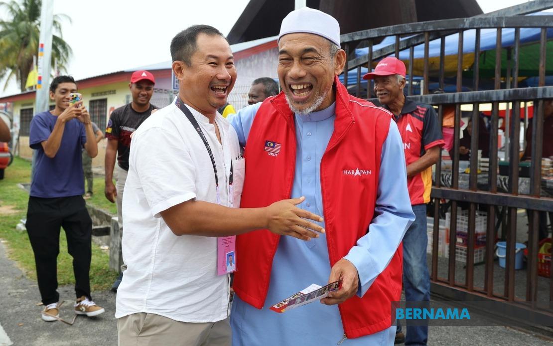 Klawang Rivals Show Election Class as Cousins Campaign in Harmony