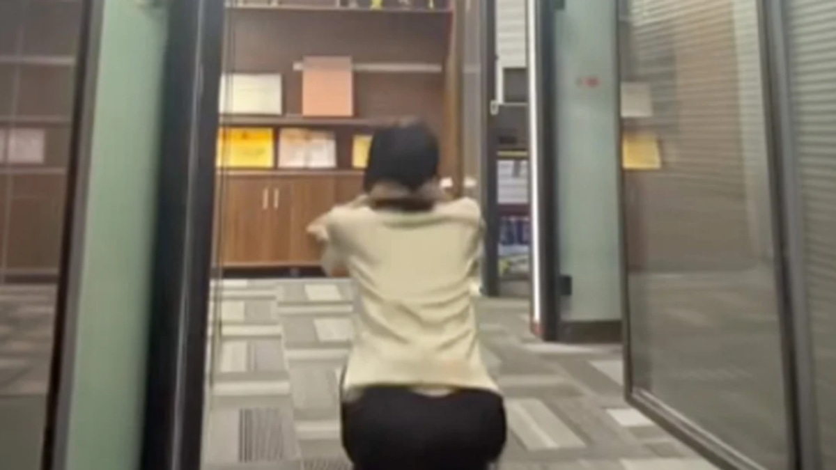 Chinese Financial Consultant Suffers Life-Threatening Muscle Breakdown After Workplace Punishment