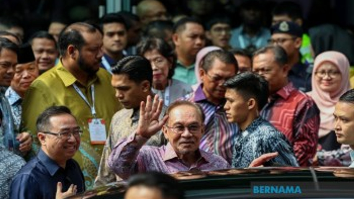 Malaysia's Six Per Cent GDP Growth Signals Strong Recovery, But PM Warns Against Spending Assumptions