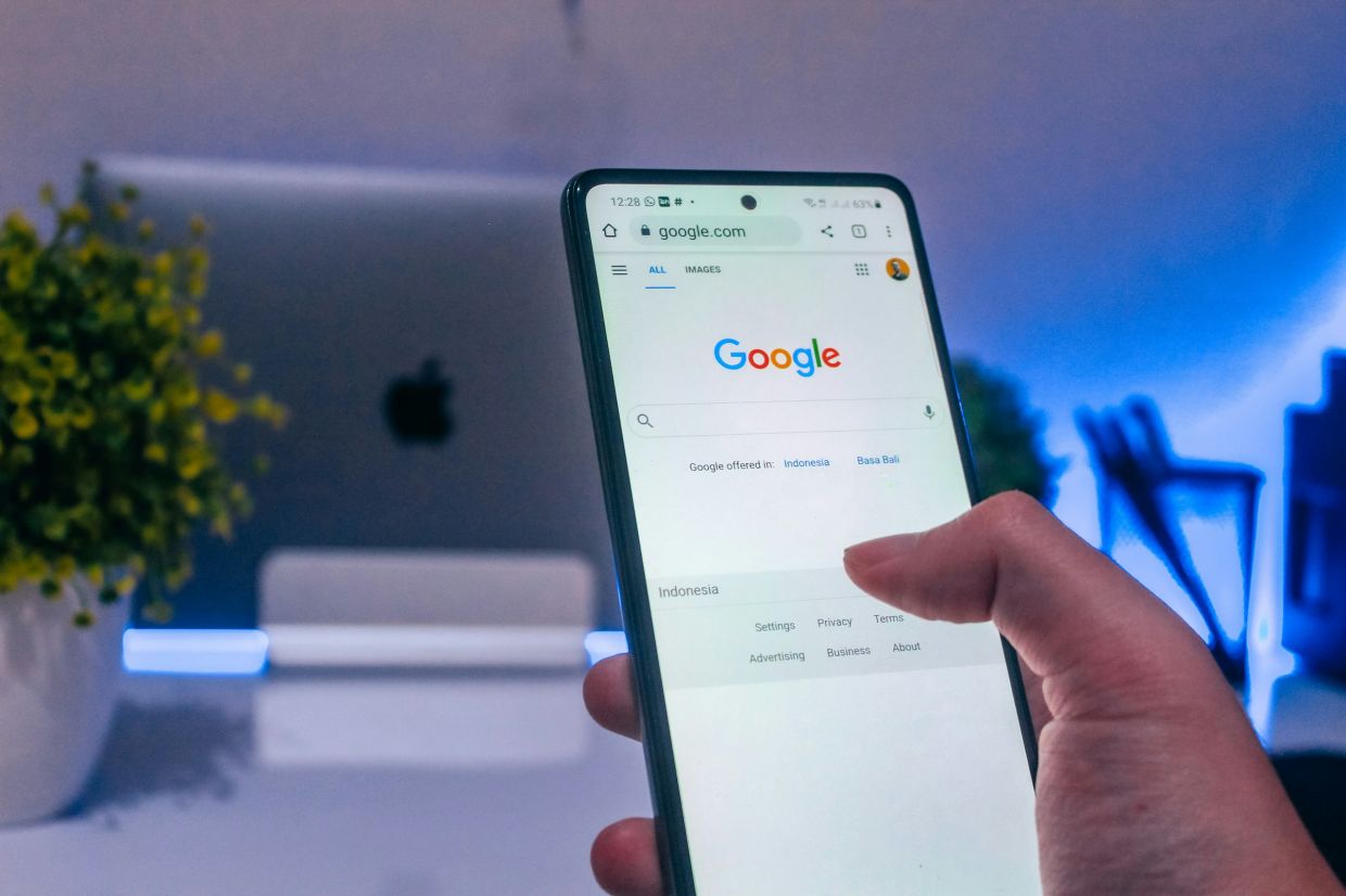 Switzerland launches antitrust probe into Google's removal of Android search choice feature