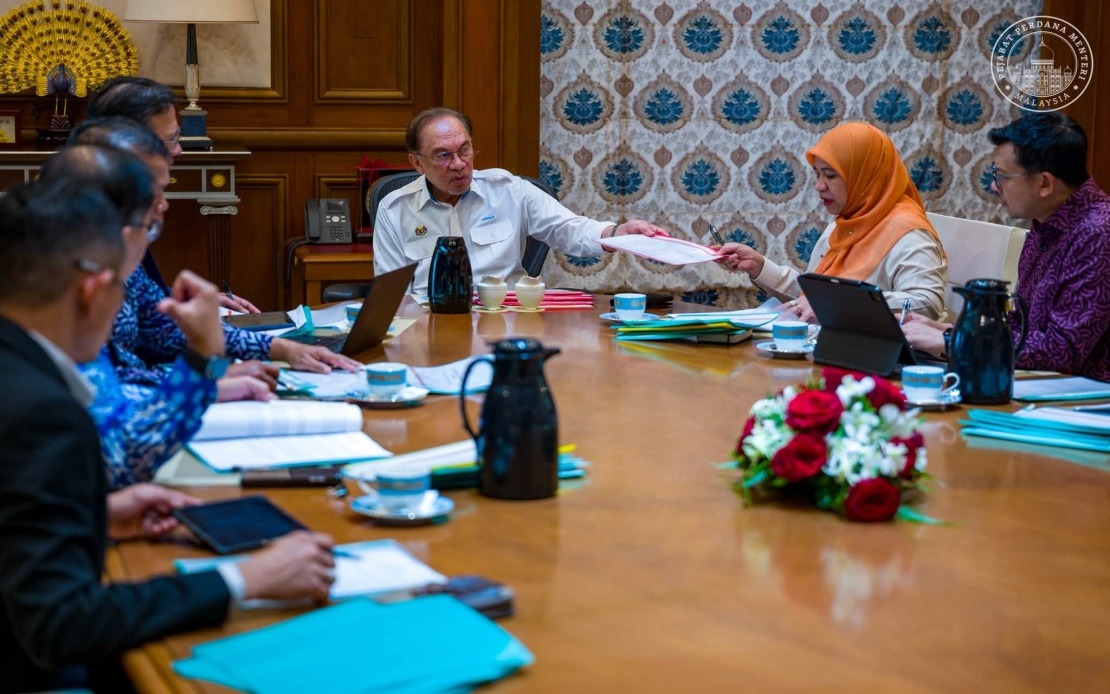 Anwar Pushes FELDA to Urgently Address Second-Generation Settler Concerns