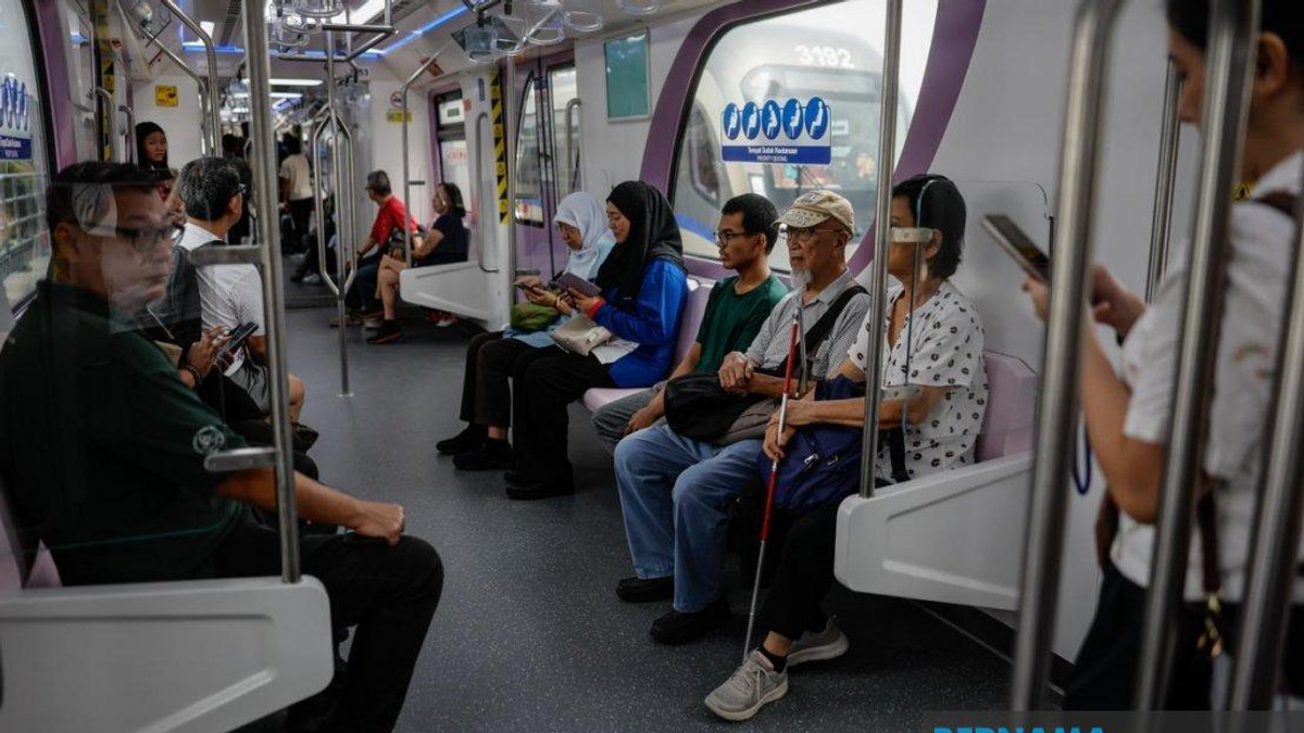 LRT3 Shah Alam Line Launches to Positive Reception, Riders Call for Better Accessibility