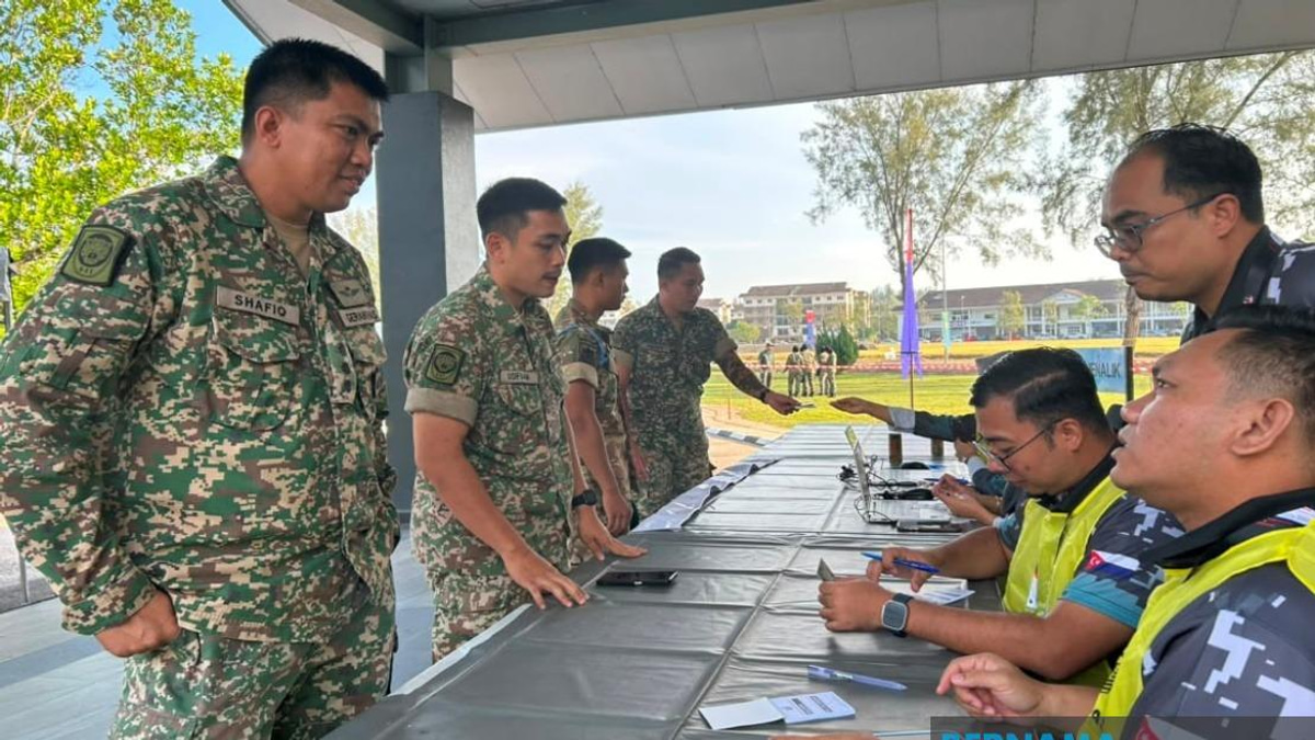 Johor Early Voting Begins Under Clear Skies as Security Personnel Cast Ballots