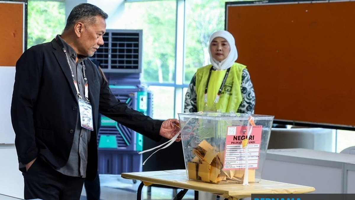 EC Chief Conducts On-the-Ground Check of Johor Election Polling Sites
