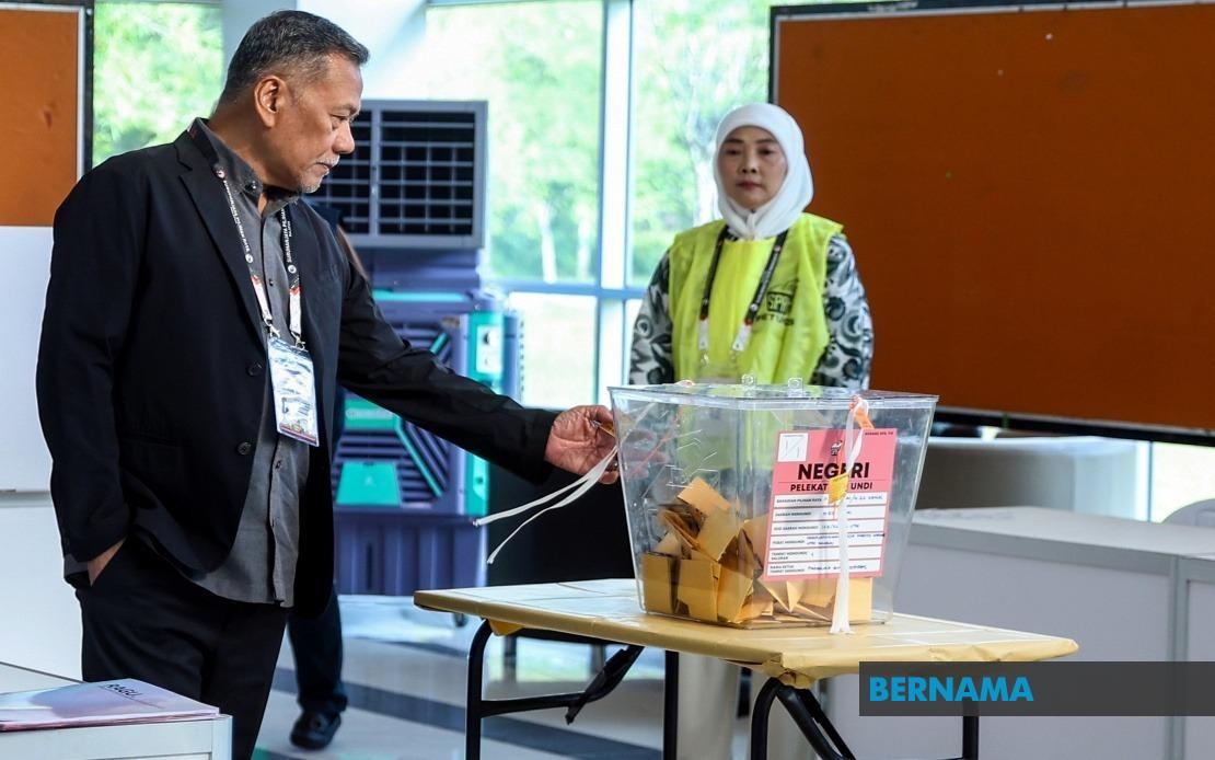 EC Chief Conducts On-the-Ground Check of Johor Election Polling Sites