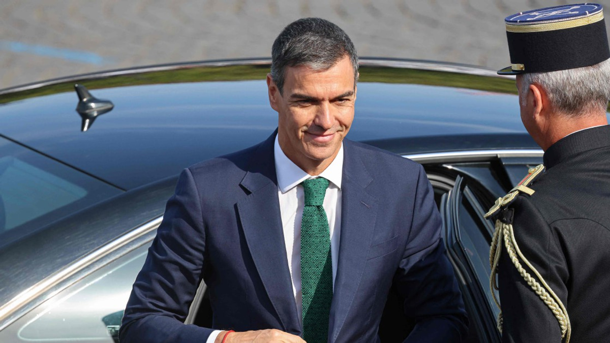 Spain's PM Praises Team Spirit as Nation Prepares for World Cup Final Showdown