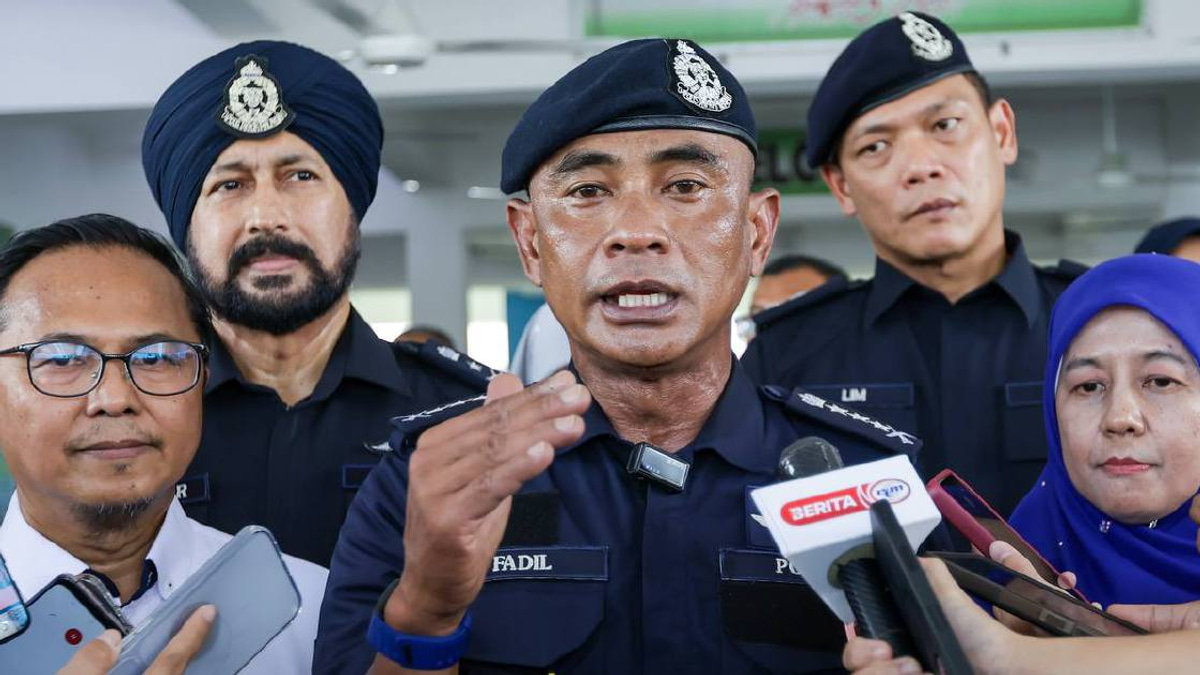 Dozen men held after violent parking lot clash at Viva Home mall in Cheras